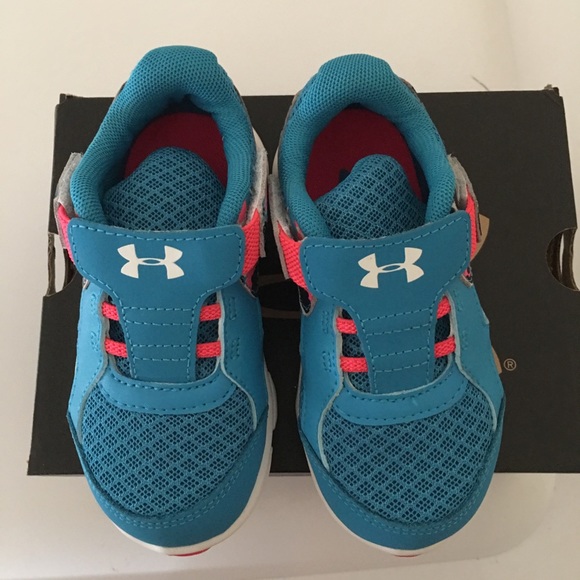 NEW UNDER ARMOUR GIRLS SNEAKER SIZE 7 - Picture 2 of 8